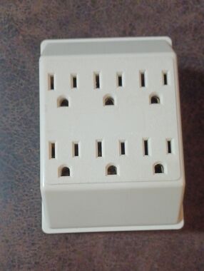 $4 Add-on Off-White 6-Outlet Cube Plug Adapter